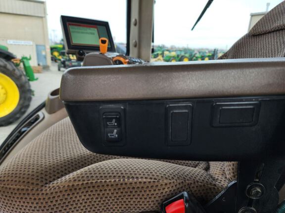 2018 John Deere 7230R Tractor