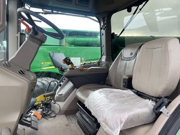 2023 John Deere 8RX 410 Tractor Rubber Track