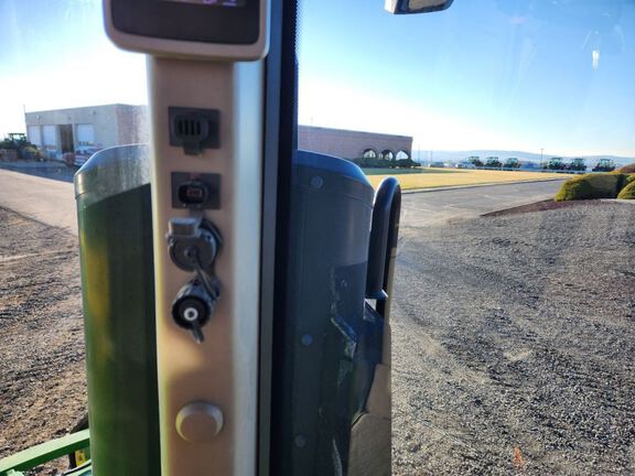 2023 John Deere 8RX 410 Tractor Rubber Track