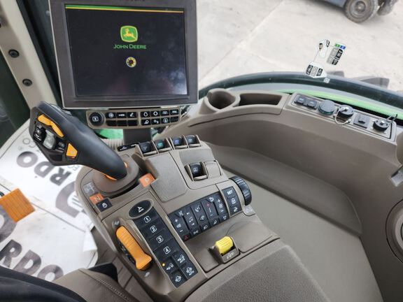 2023 John Deere 8R 370 Tractor