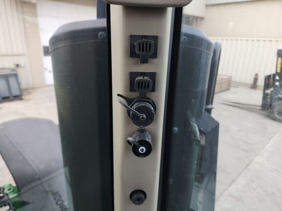 2023 John Deere 8R 370 Tractor