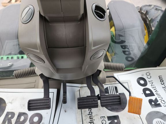 2023 John Deere 8R 370 Tractor