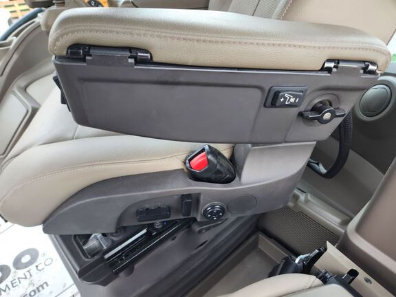 2023 John Deere 8R 370 Tractor