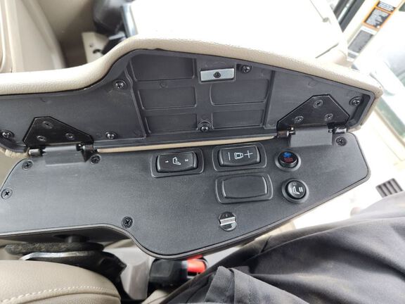 2023 John Deere 8R 370 Tractor