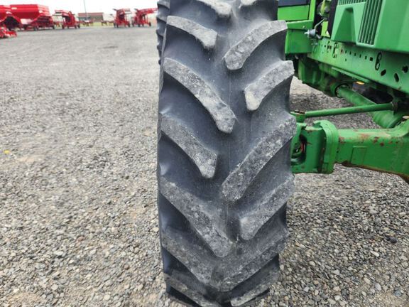 1990 John Deere 4555 Tractor