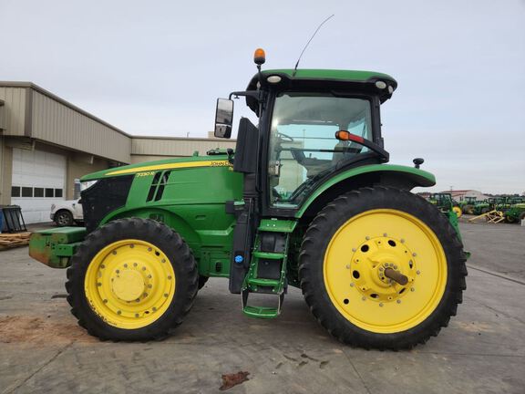 2018 John Deere 7230R Tractor