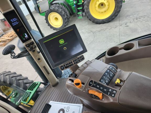2018 John Deere 7230R Tractor