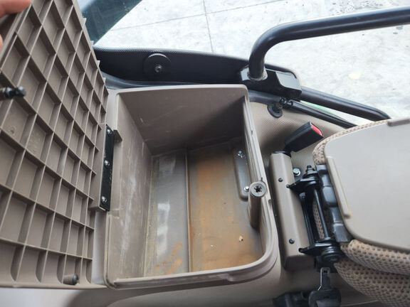 2018 John Deere 7230R Tractor