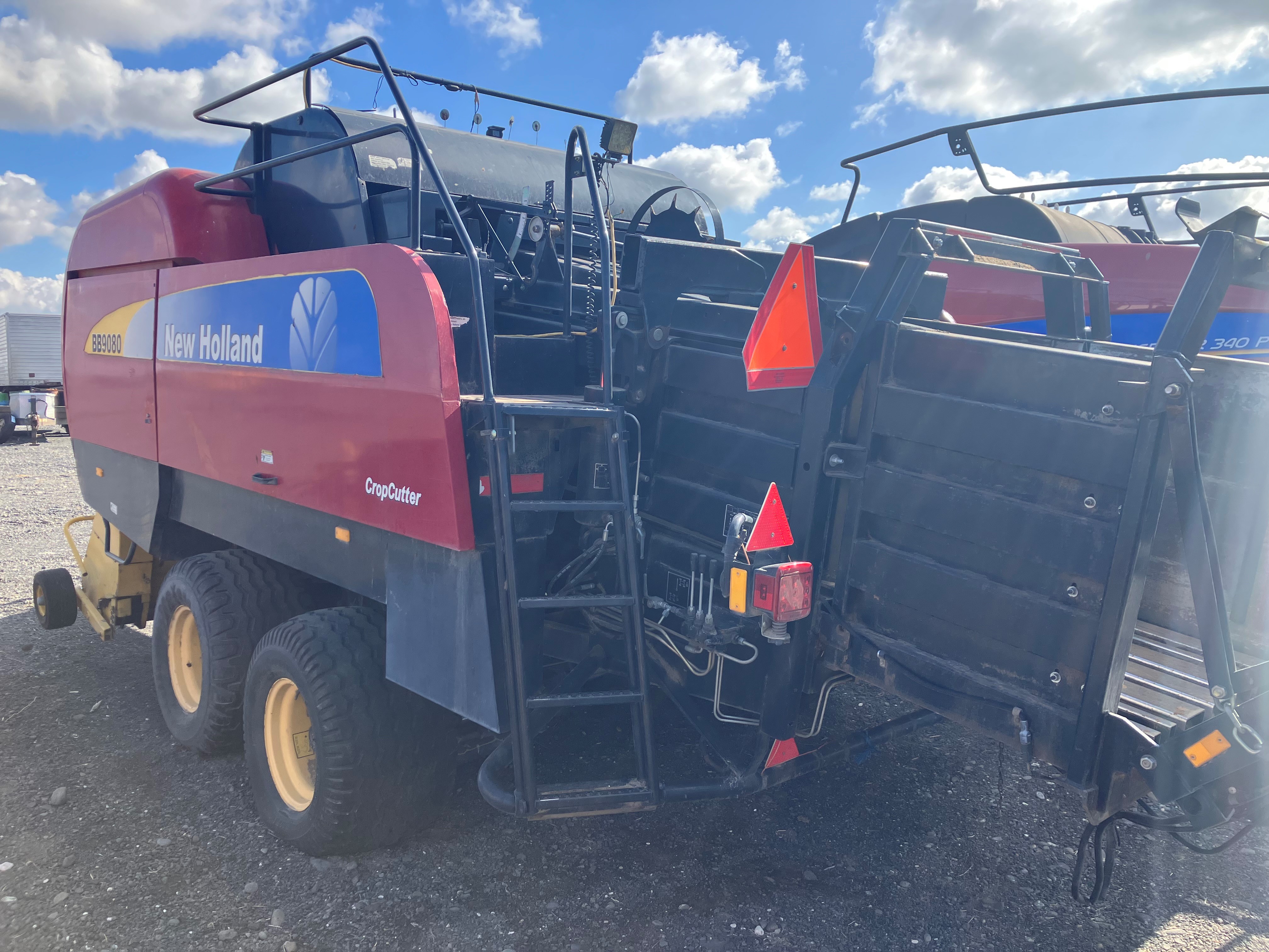 2009 New Holland BB9080 Baler/Square