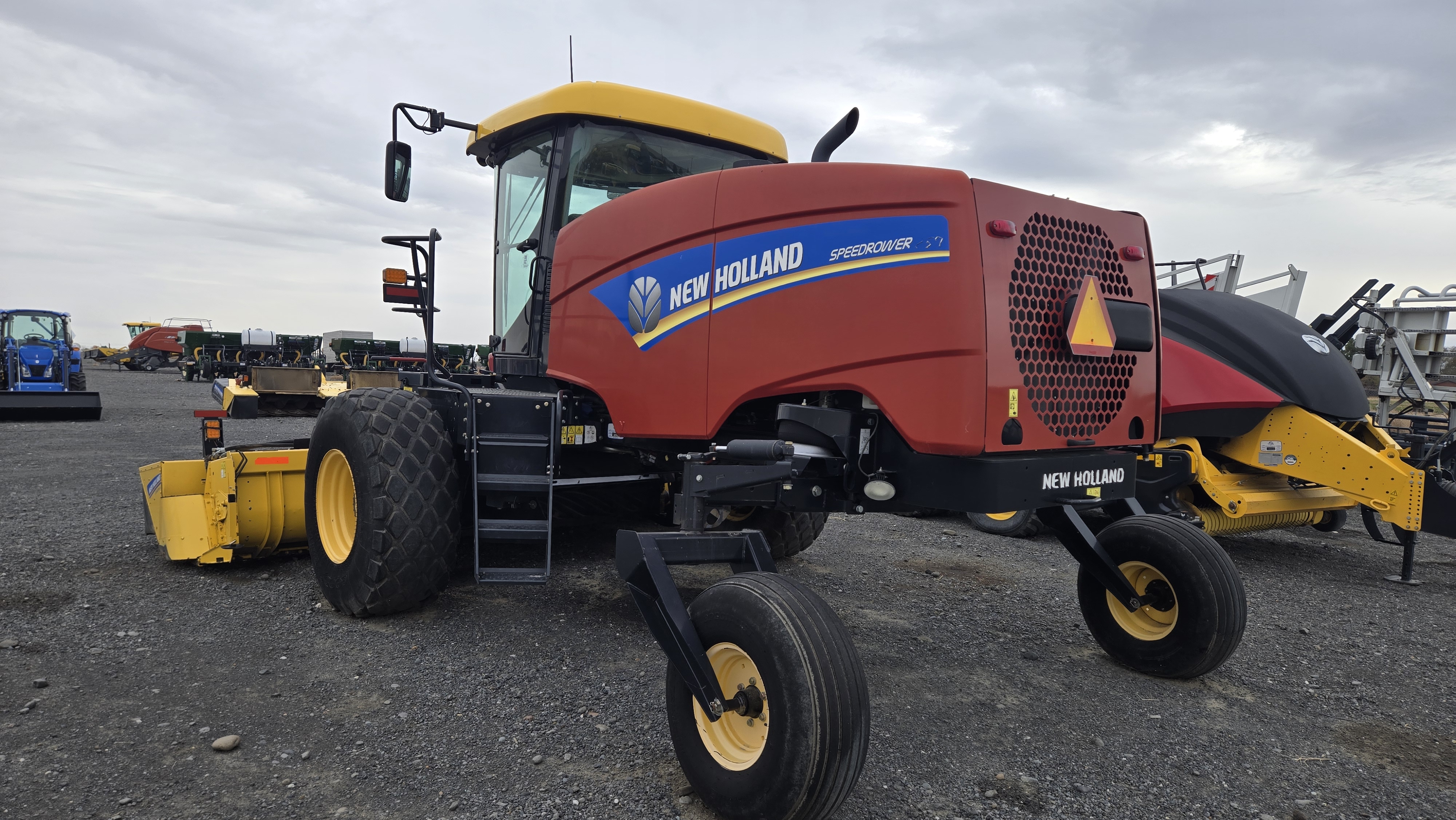 2018 New Holland SPEEDROWER 260 Windrower