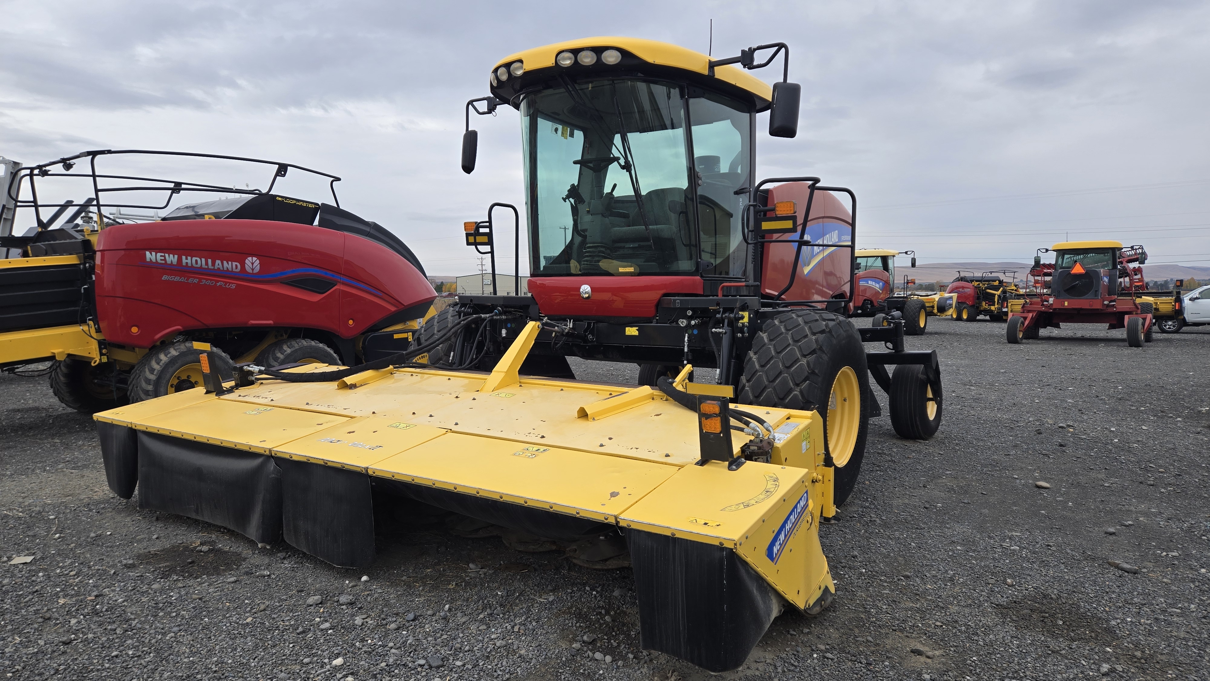 2018 New Holland SPEEDROWER 260 Windrower