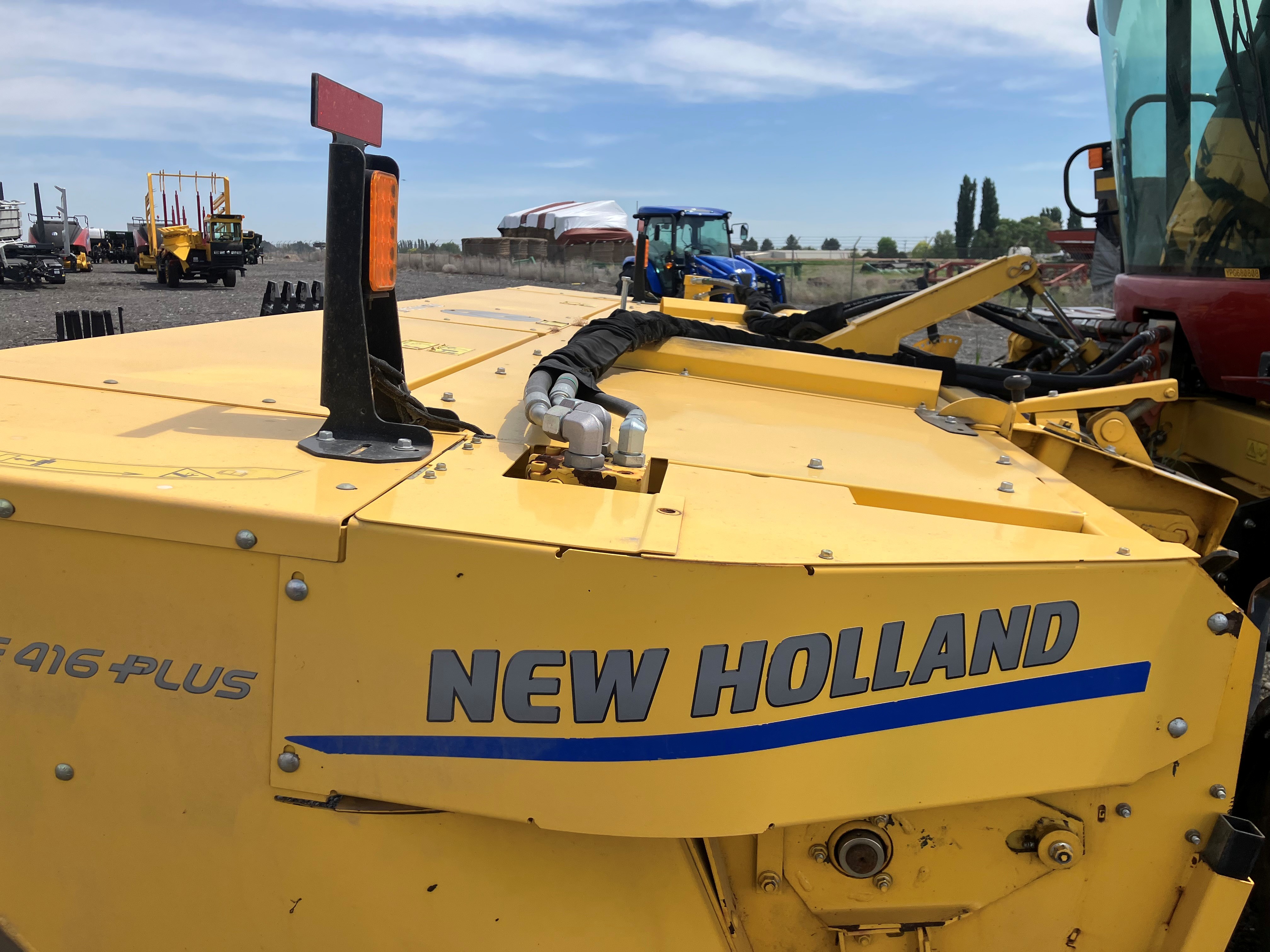 2023 New Holland SPEEDROWER 260 P Windrower