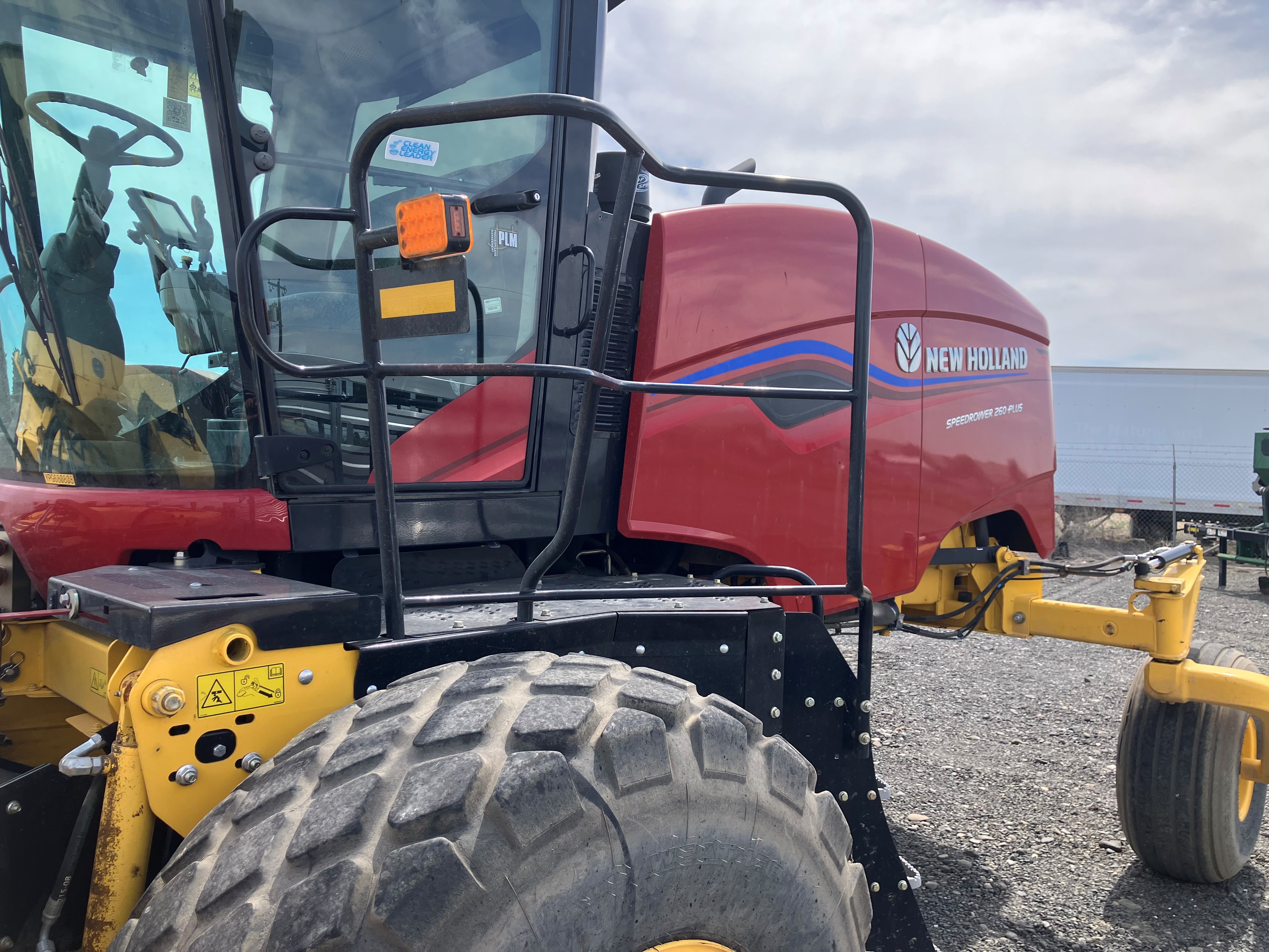 2023 New Holland SPEEDROWER 260 P Windrower