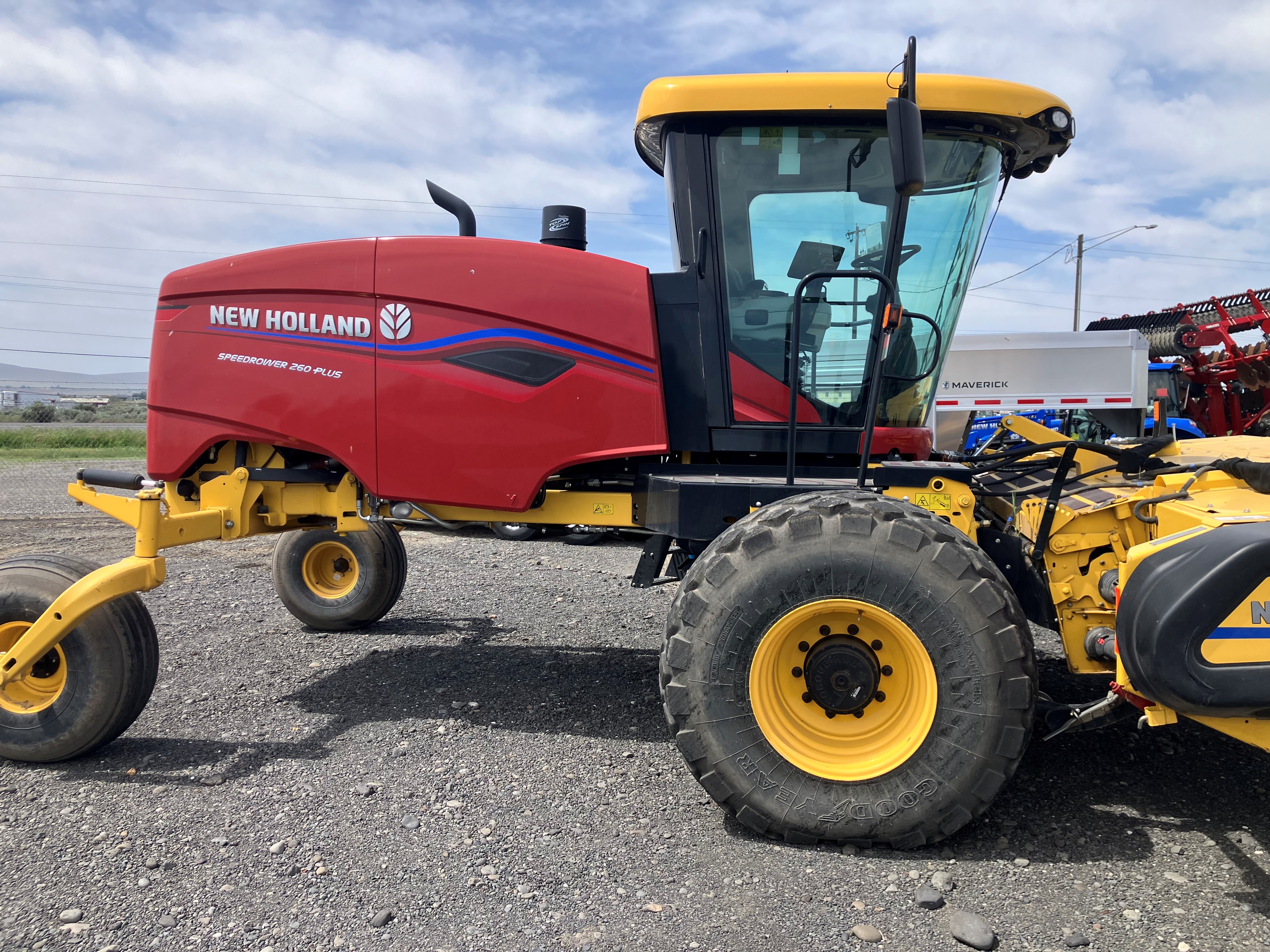 2023 New Holland SPEEDROWER 260 P Windrower