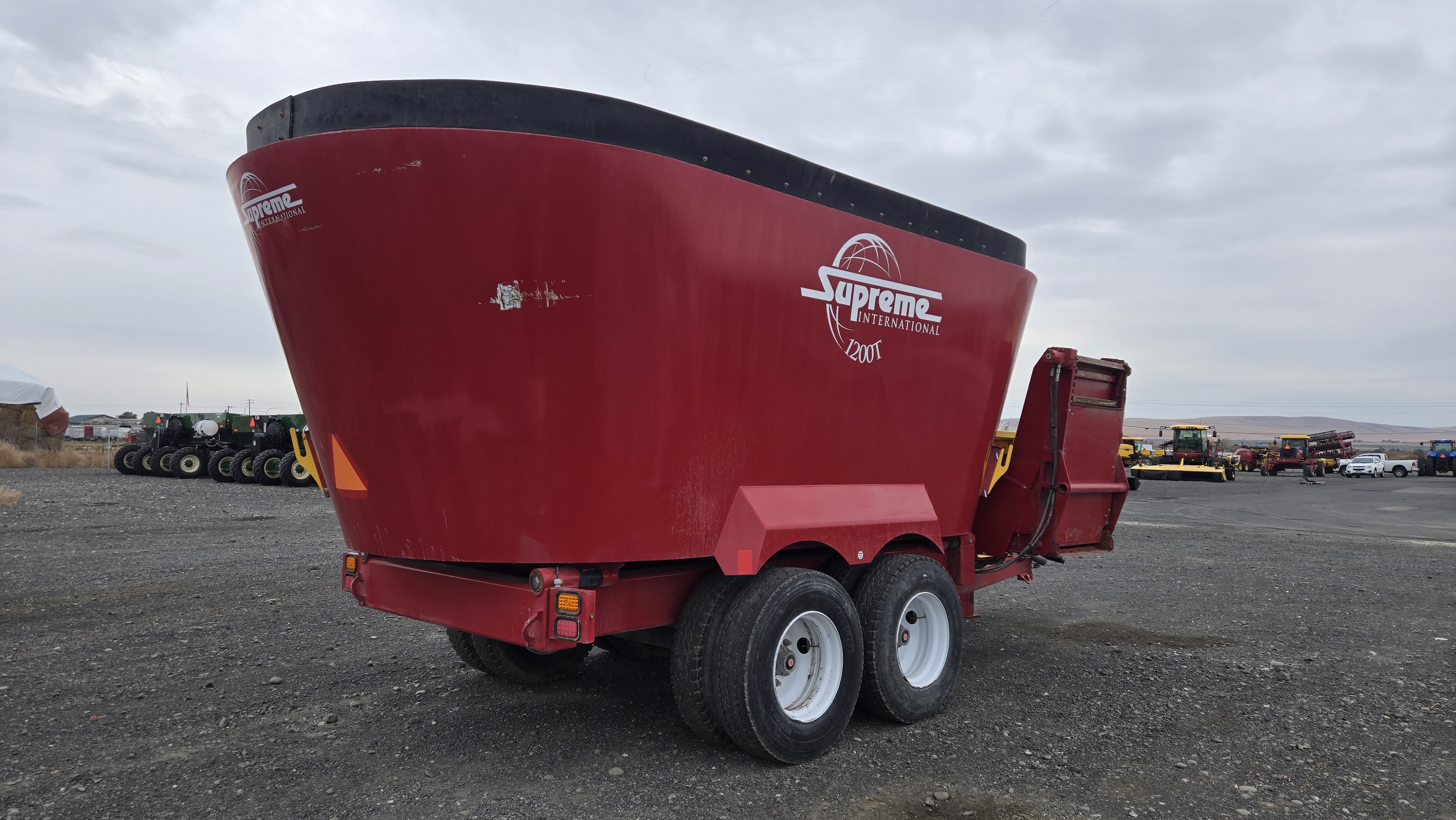 2022 Supreme 1200T TMR Mixer