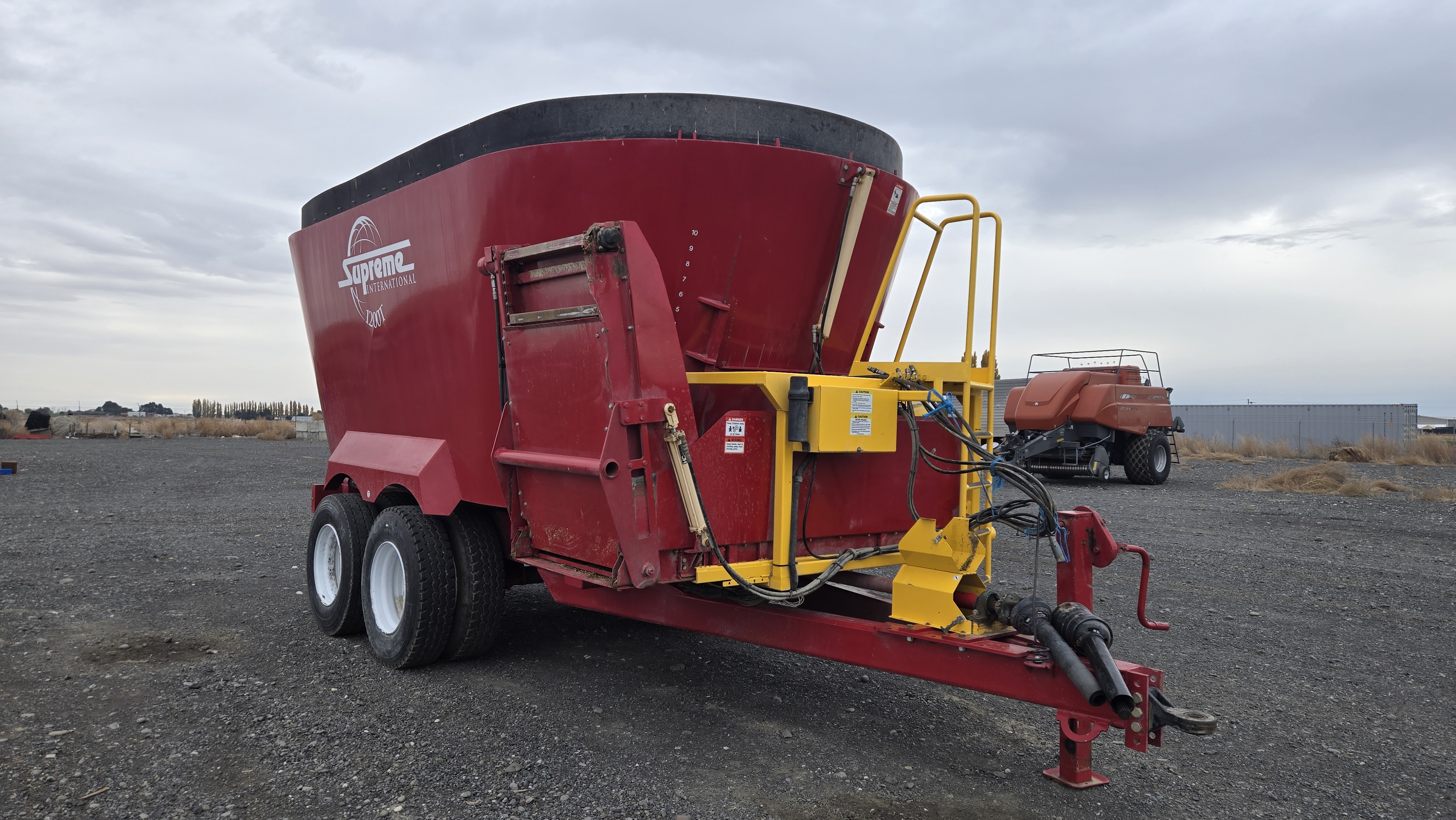 2022 Supreme 1200T TMR Mixer