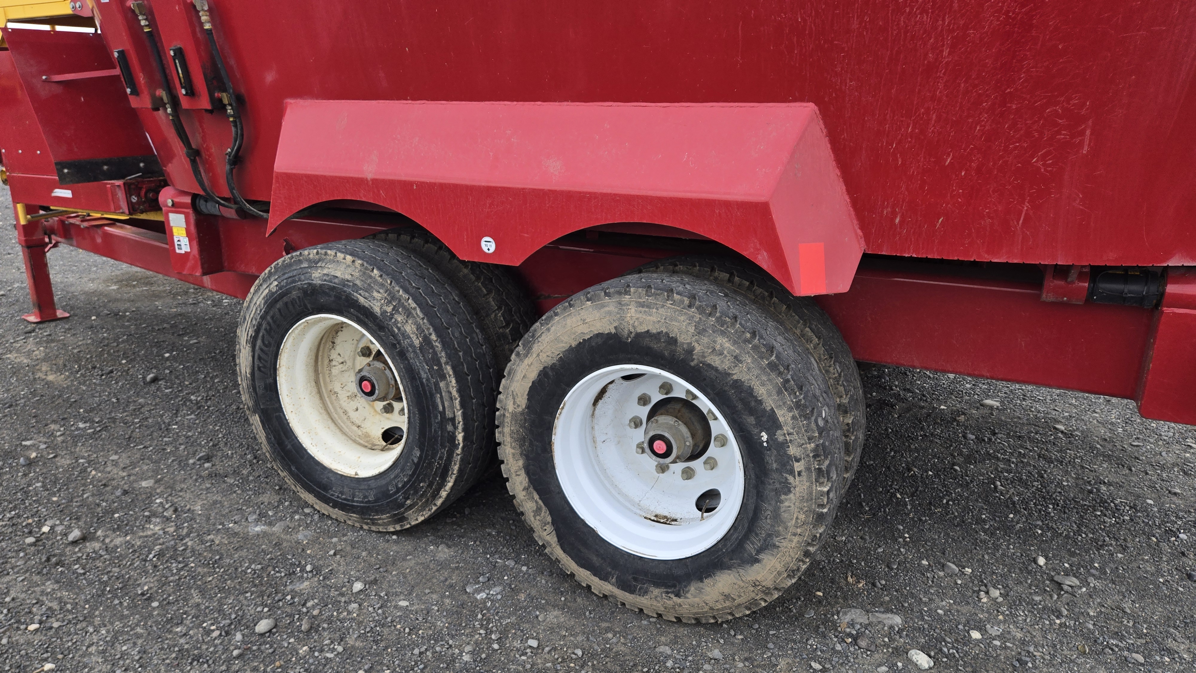 2022 Supreme 1200T TMR Mixer