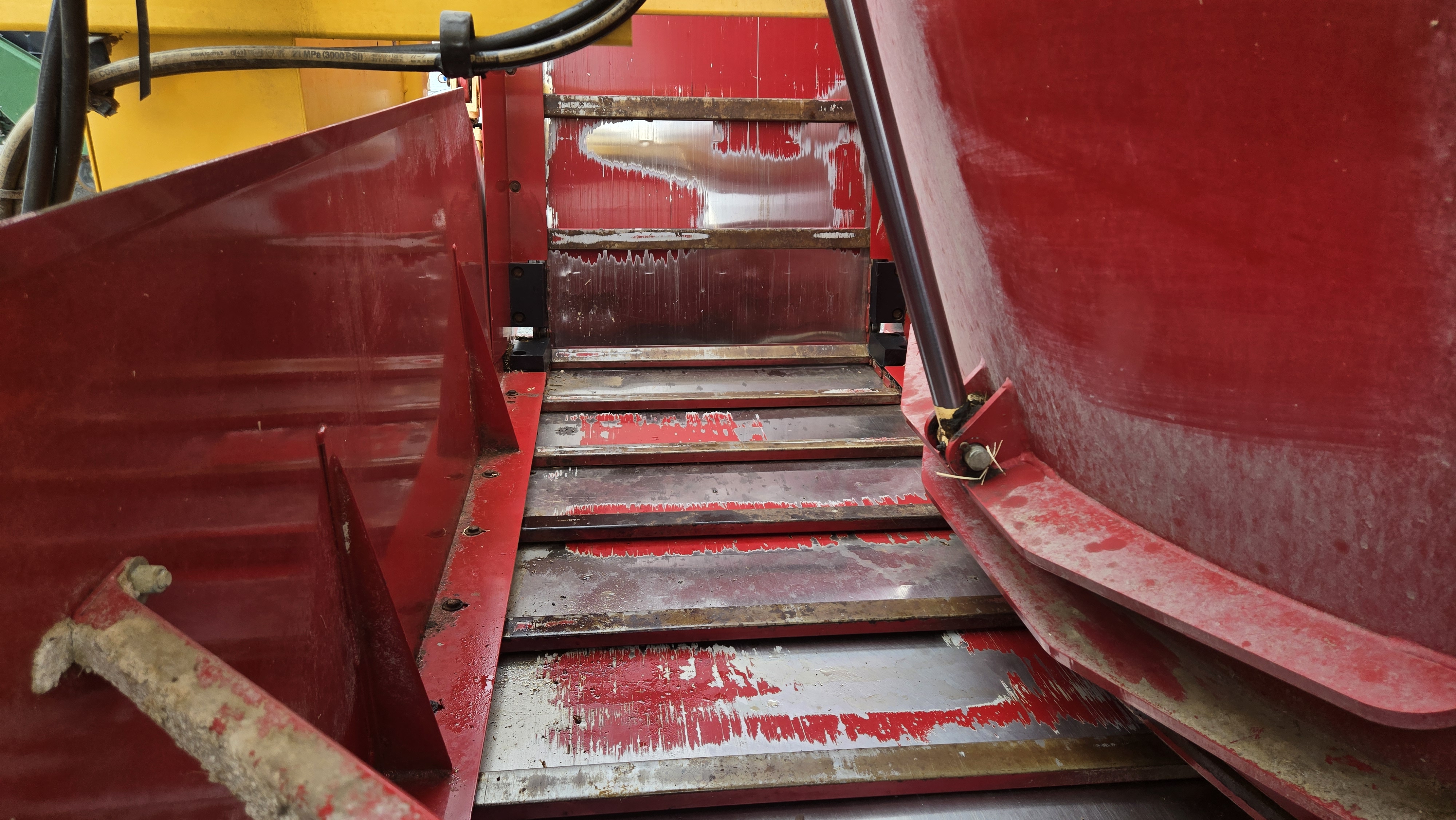 2022 Supreme 1200T TMR Mixer