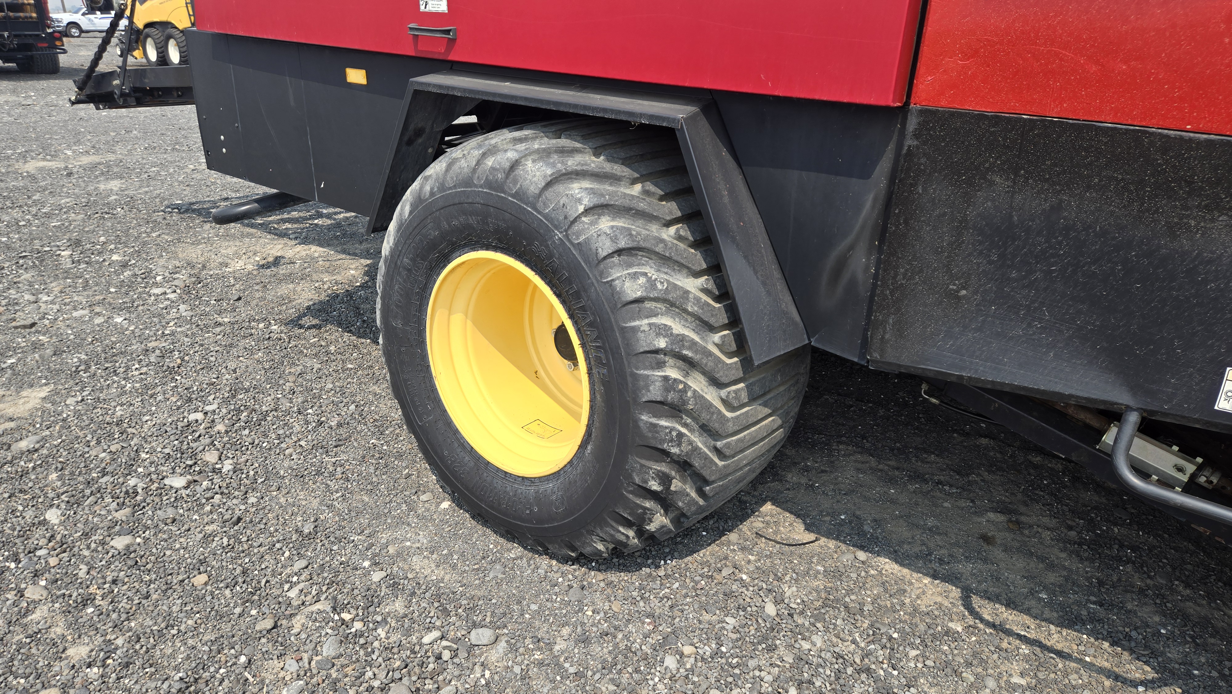 2011 New Holland BB9080 Baler/Square
