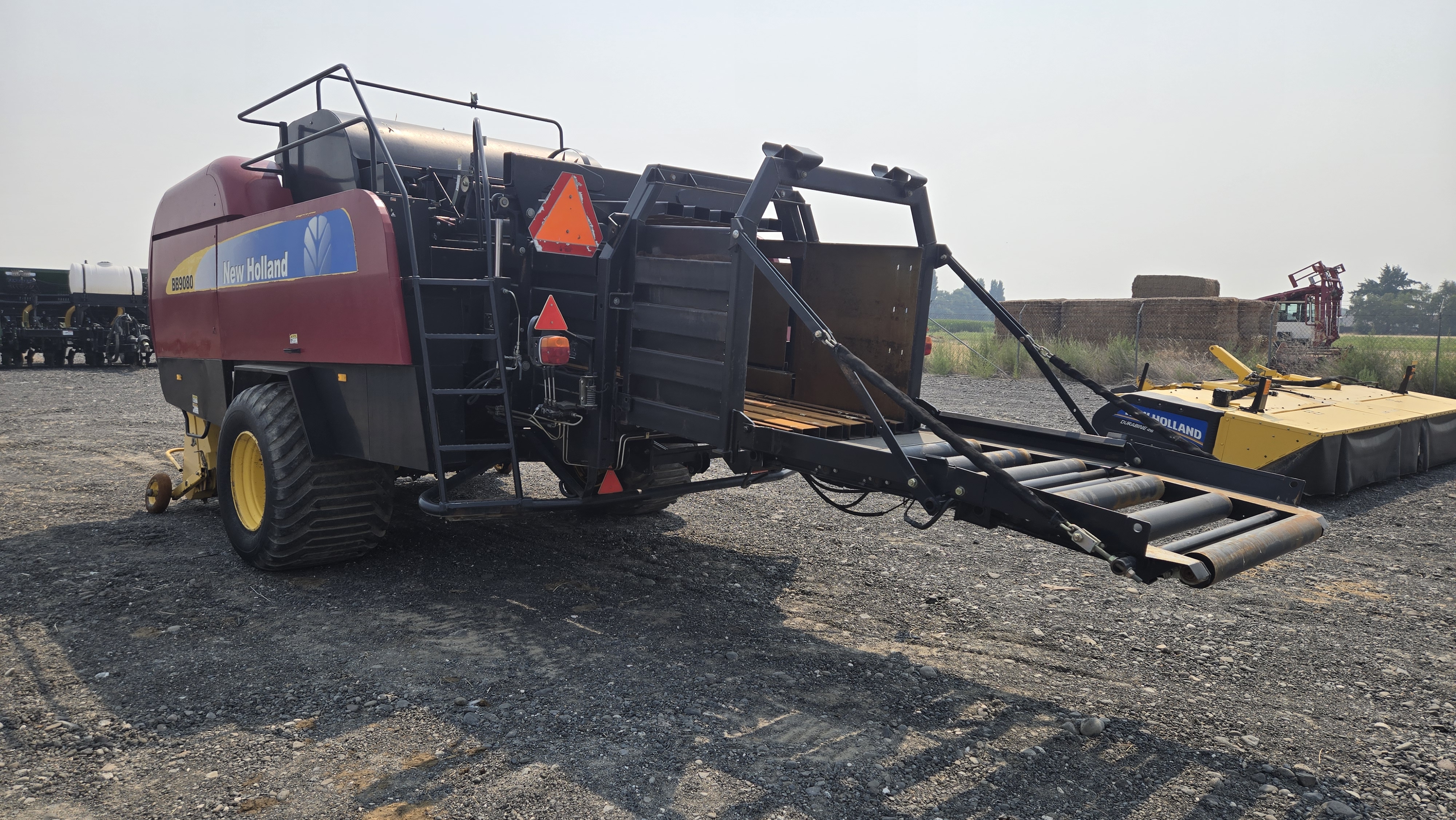 2011 New Holland BB9080 Baler/Square