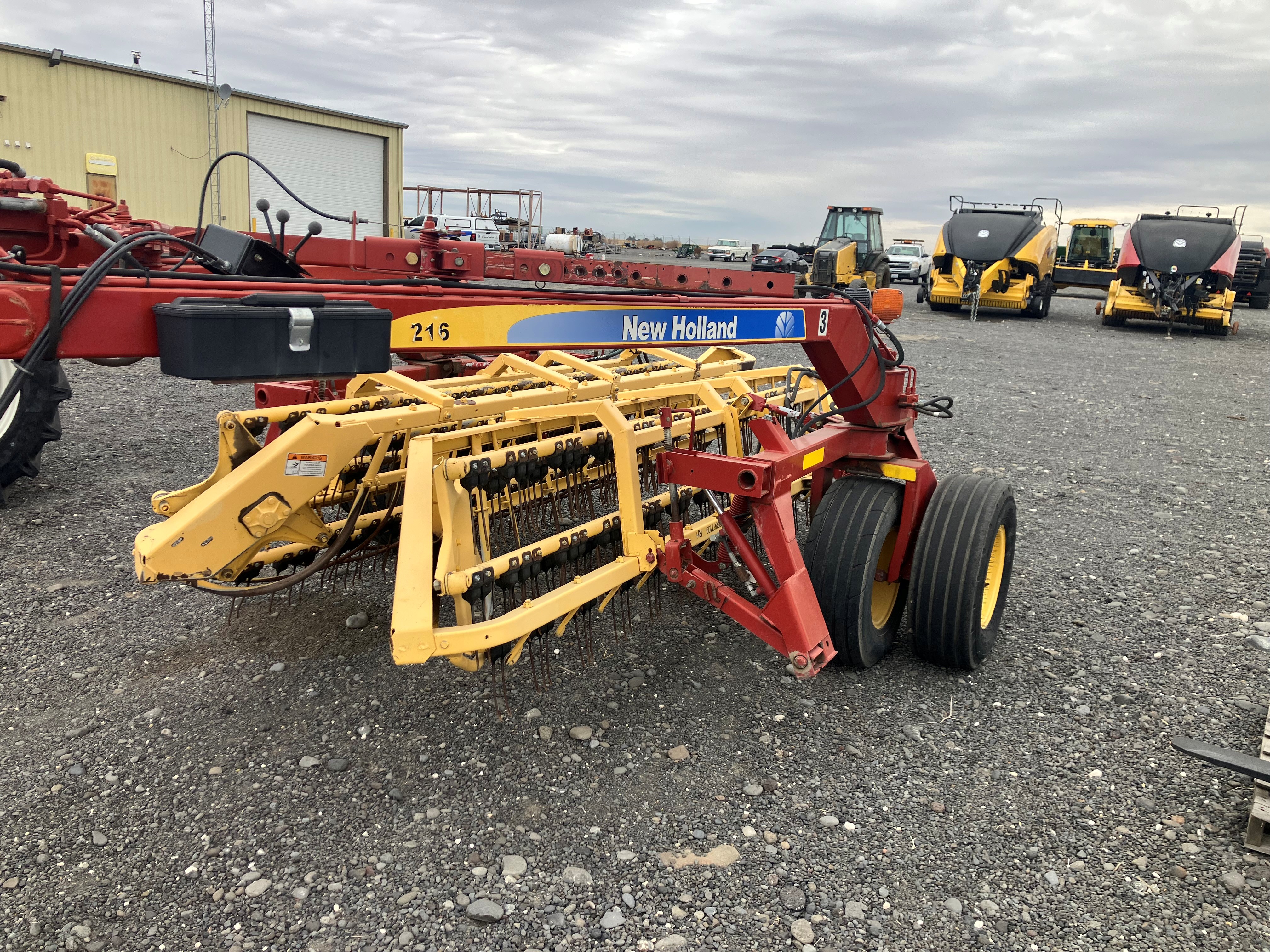 2010 New Holland 216 Rake