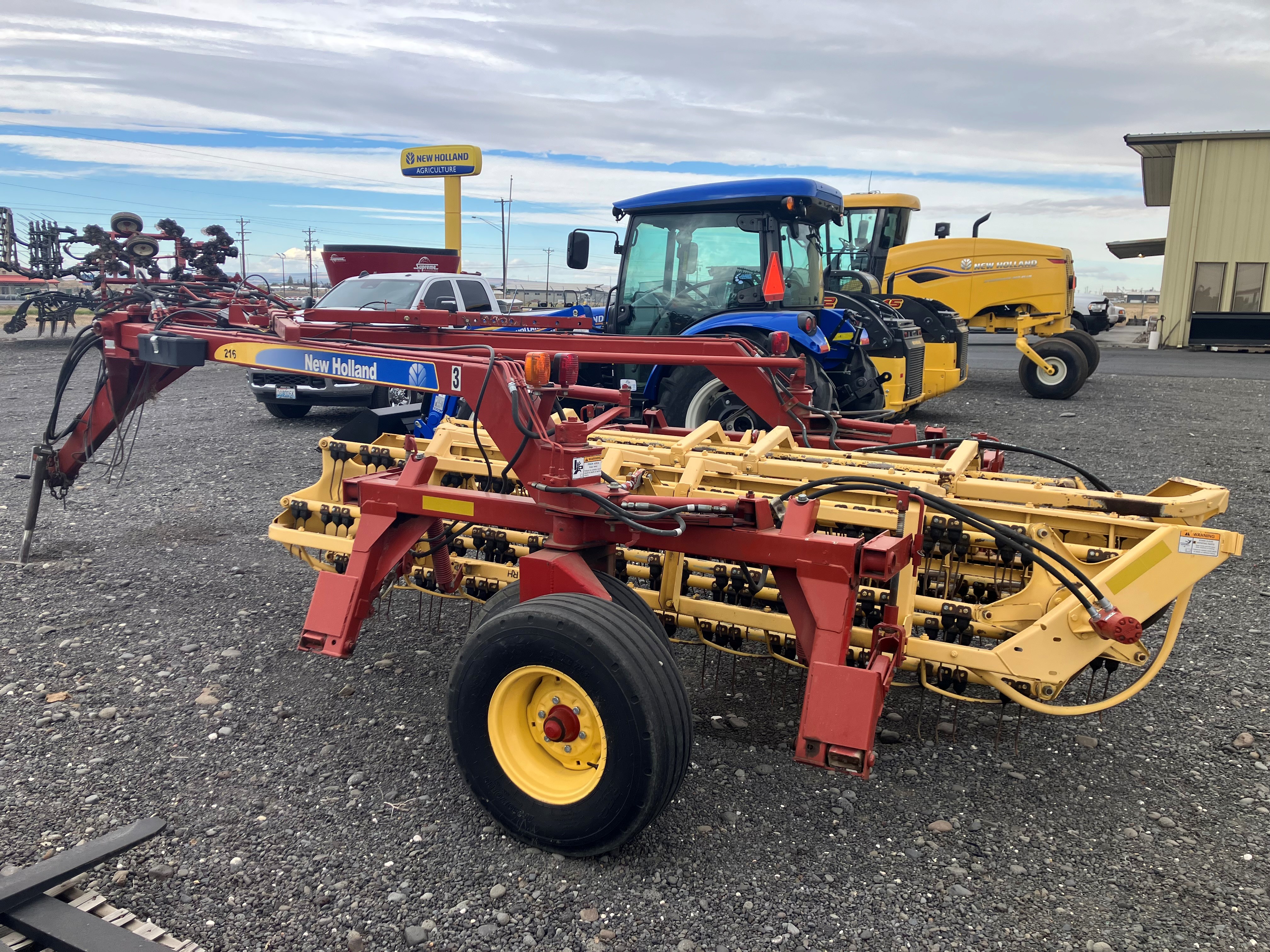 2010 New Holland 216 Rake