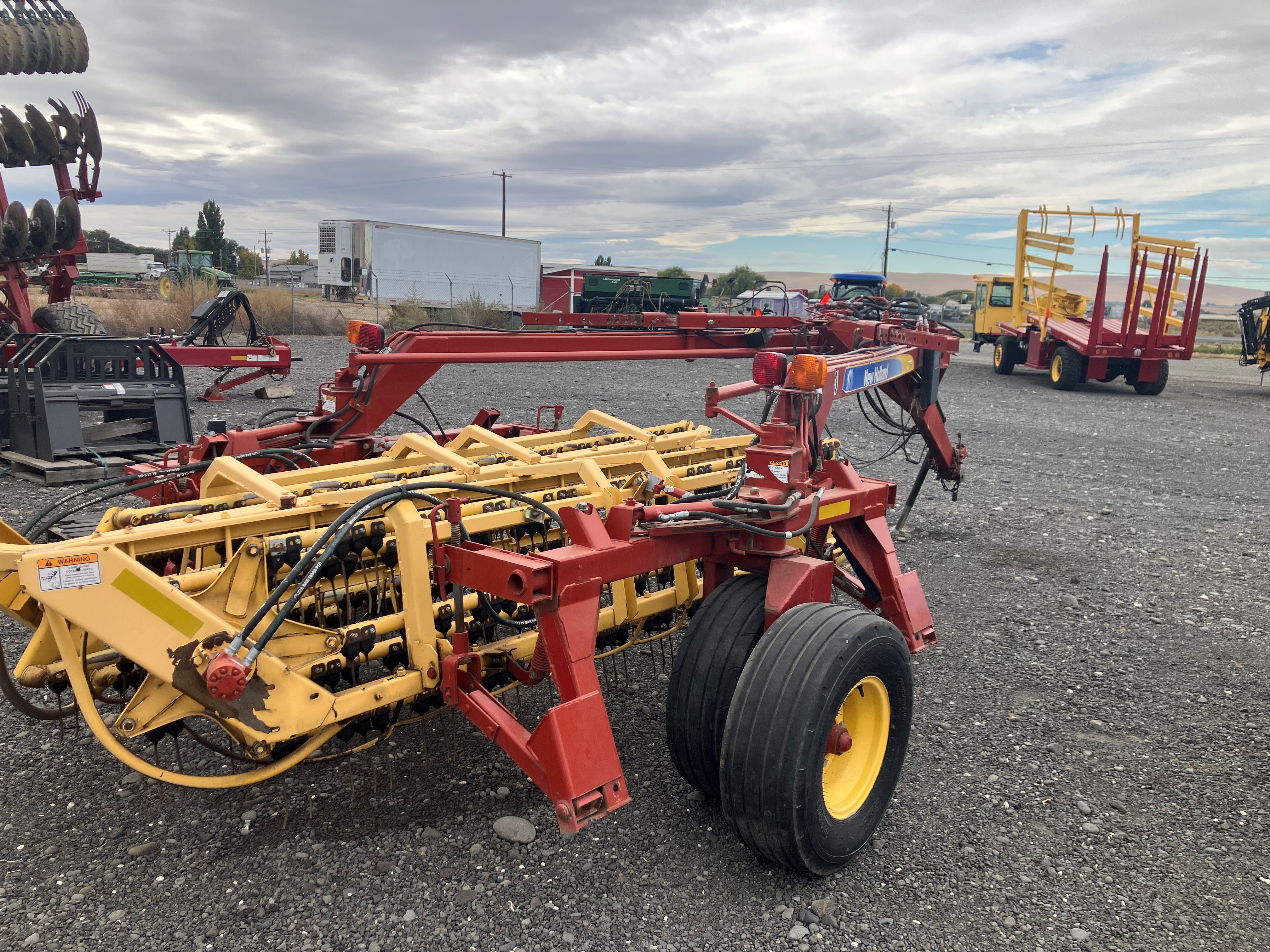 2010 New Holland 216 Rake