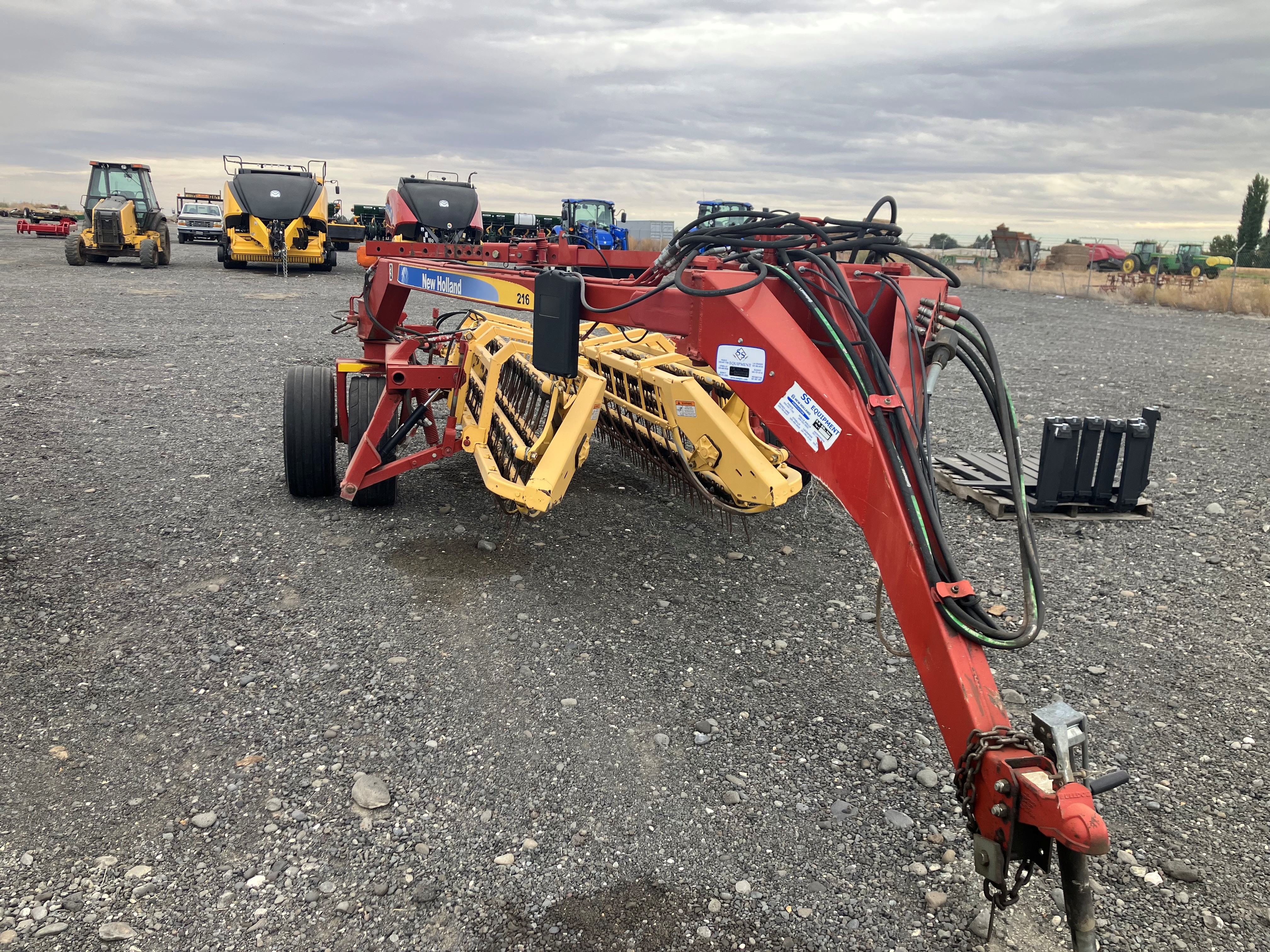 2010 New Holland 216 Rake