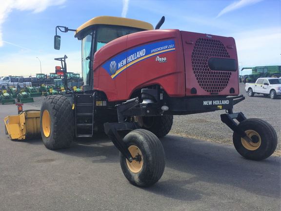 2016 New Holland SPEEDROWER 2 Windrower