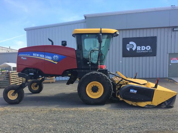 2016 New Holland SPEEDROWER 2 Windrower