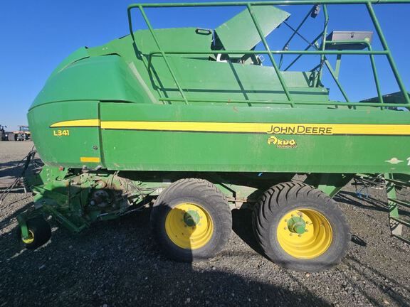 2022 John Deere L341 Baler/Big Square