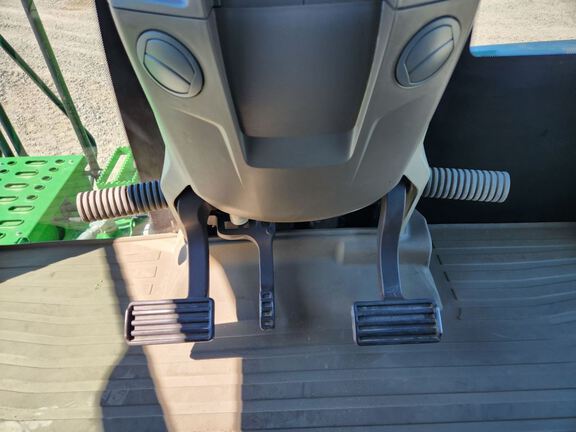 2022 John Deere 9RT 520 Tractor Rubber Track