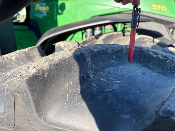 2025 John Deere 8R 370 Tractor