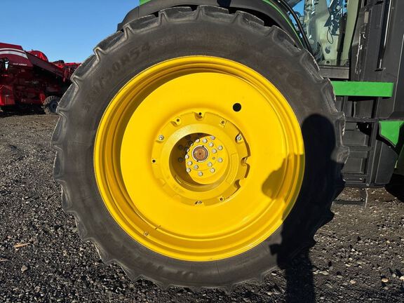 2025 John Deere 8R 370 Tractor