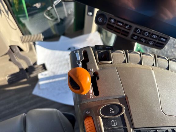 2025 John Deere 8R 370 Tractor