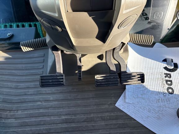 2025 John Deere 8R 370 Tractor