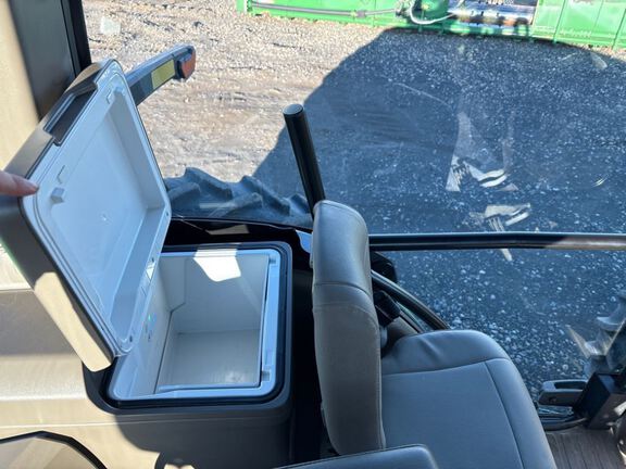 2025 John Deere 8R 370 Tractor