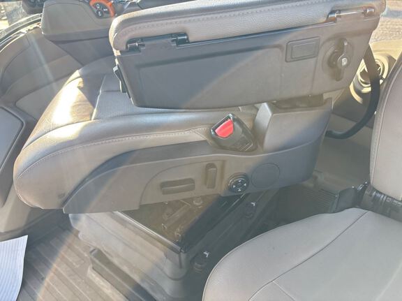 2025 John Deere 8R 370 Tractor