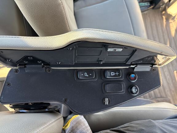 2025 John Deere 8R 370 Tractor