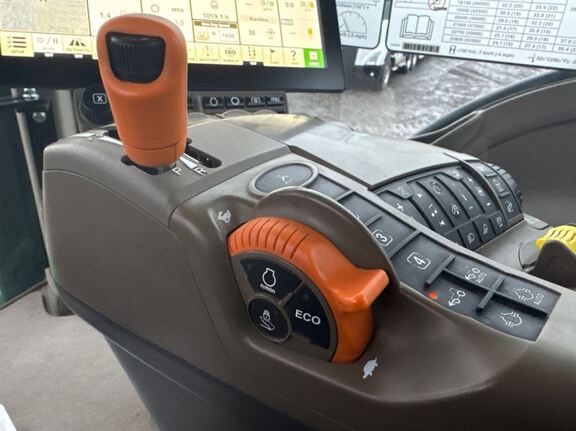 2025 John Deere 8RX 410 Tractor Rubber Track