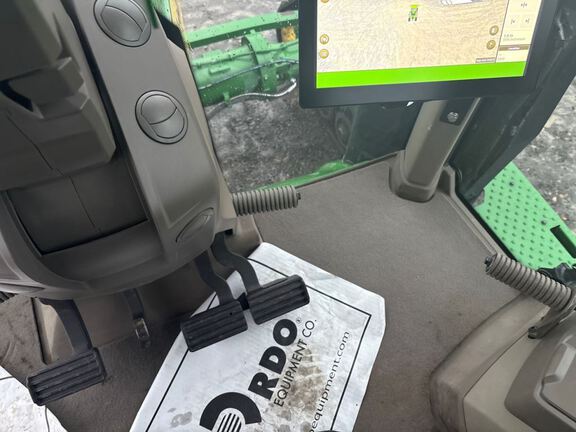 2025 John Deere 8RX 410 Tractor Rubber Track