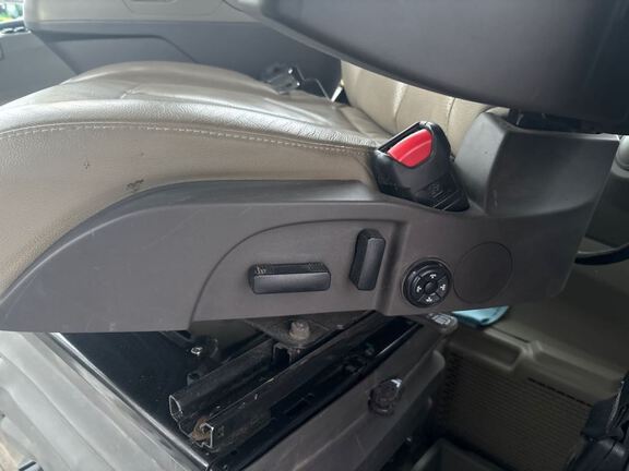 2025 John Deere 8RX 410 Tractor Rubber Track