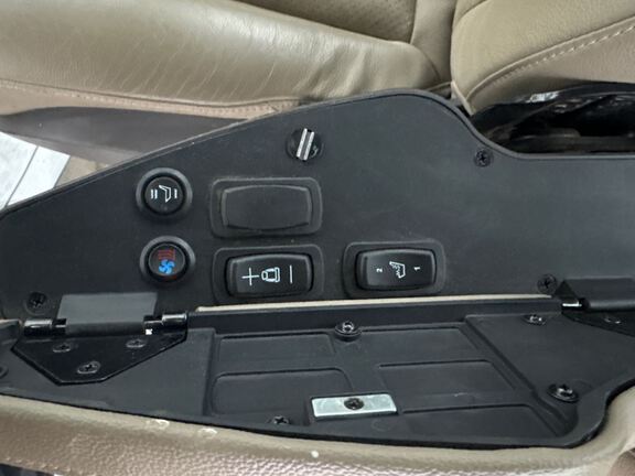 2025 John Deere 8RX 410 Tractor Rubber Track