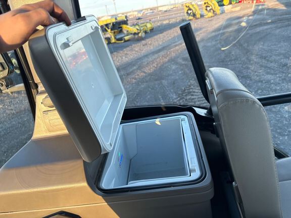 2025 John Deere 8RX 370 Tractor Rubber Track