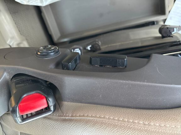 2025 John Deere 8RX 370 Tractor Rubber Track