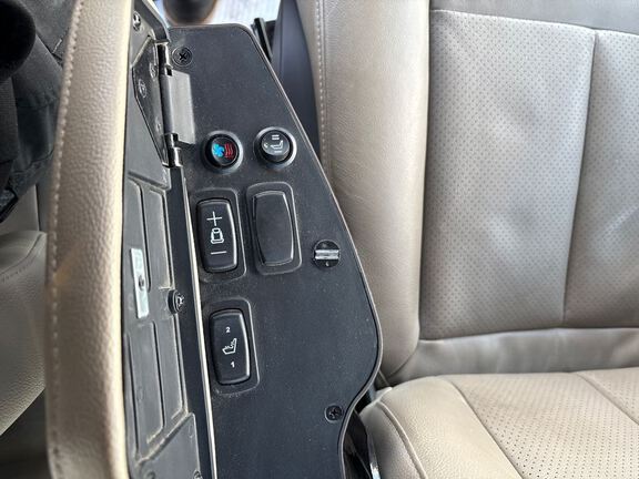 2025 John Deere 8RX 370 Tractor Rubber Track