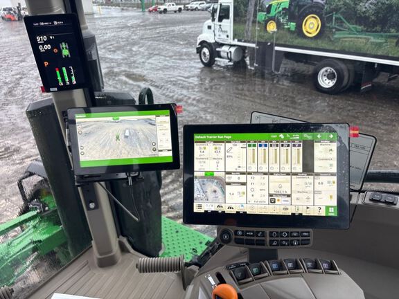 2025 John Deere 8RX 370 Tractor Rubber Track