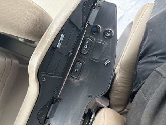 2025 John Deere 8RX 370 Tractor Rubber Track