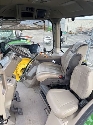 2025 John Deere 7R 290 Tractor