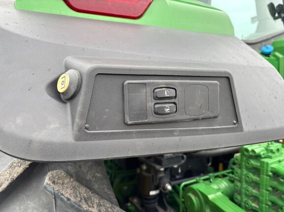 2025 John Deere 7R 290 Tractor